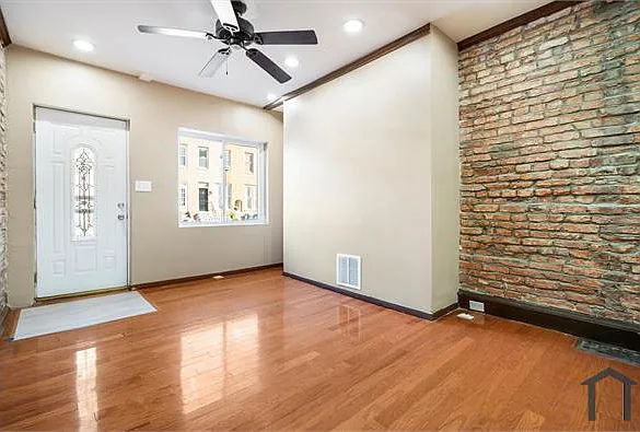 424 S Eden St — Photo 2