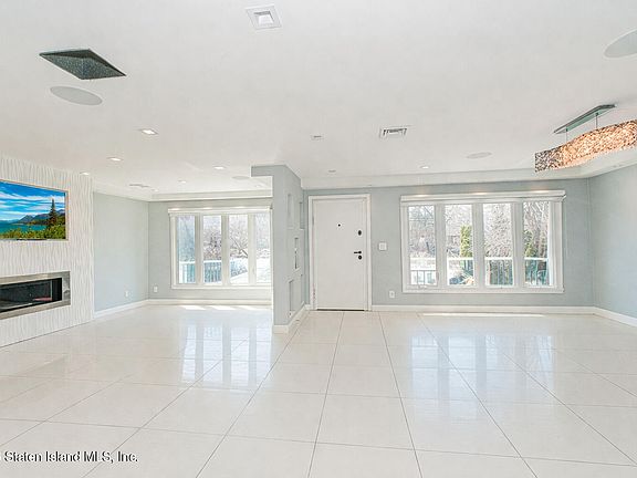 5th image of 825 Willowbrook Rd