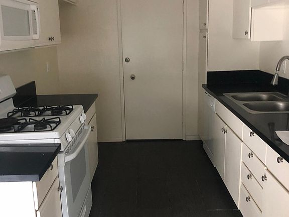 2nd image of 4625 Sylmar Ave #1108