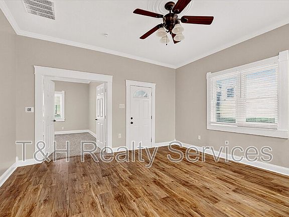 4th image of 708 N Independence St
