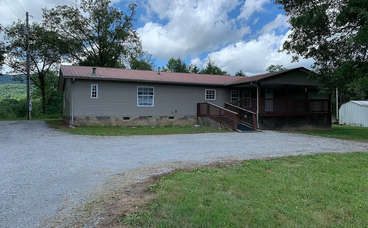 4 bed, 2200 sqft, $1,300 — Photo 1