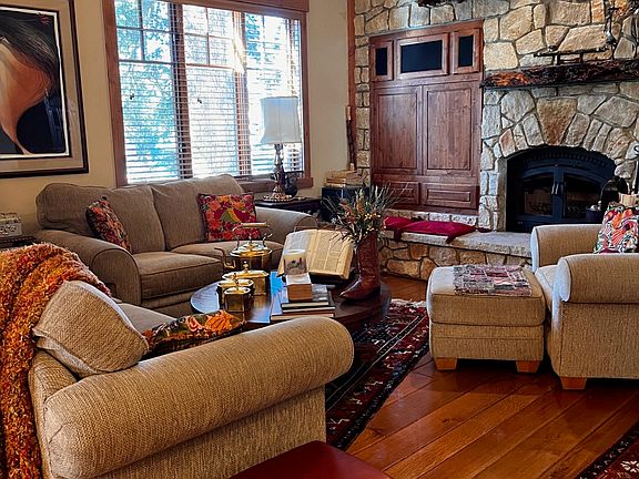 Living Room, fireplace is not available for use