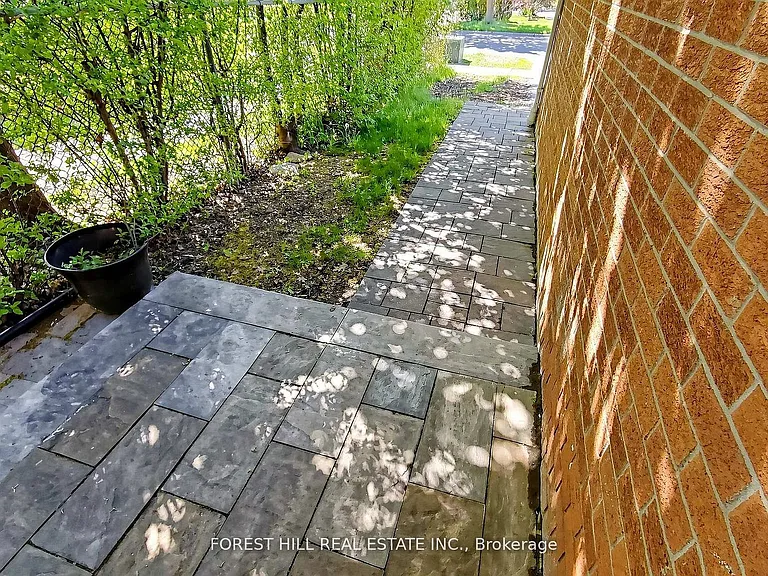44 Lund St N #MAIN SECOND — Photo 33
