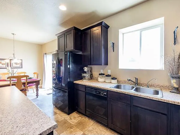 1587 W Kingsbarn Way — Photo 1