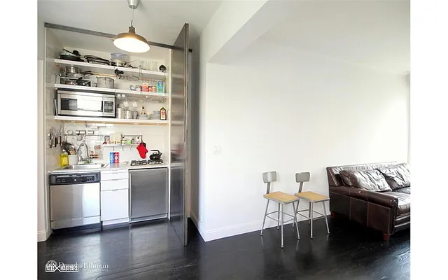 Rented by Douglas Elliman | media 33