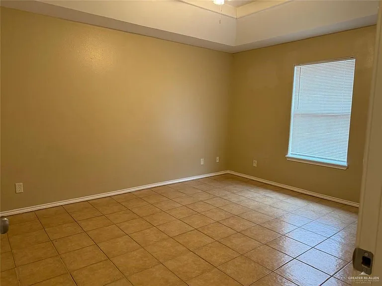 619 La Mancha Dr #1 — Photo 7