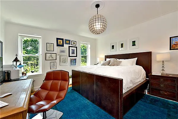 Sold by Bank Neary | media 3