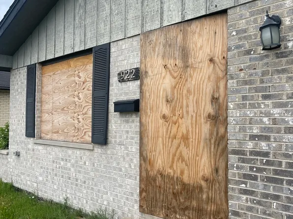 922 E 155th St, Phoenix, IL 60426