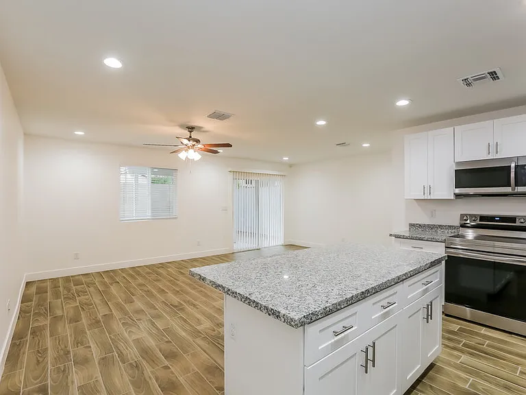 5919 S 12th Ln — Photo 6