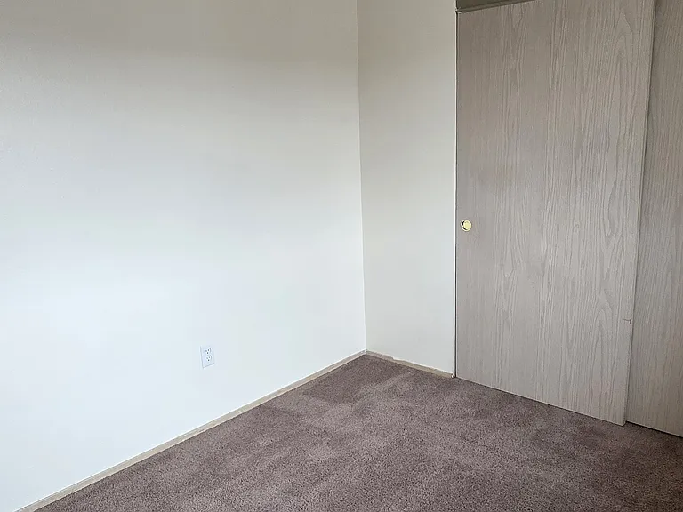 Brittany Crossing Apartments — Photo 26