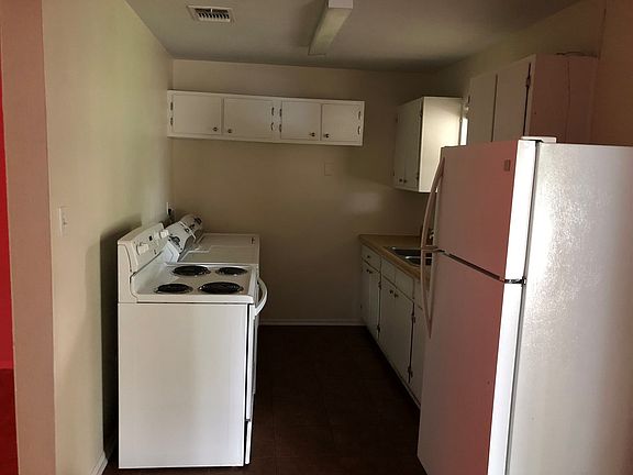 5th image of 300 W Nueces St