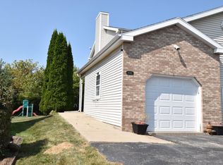 414 Autumn Dr APT D, Delavan, WI 53115
