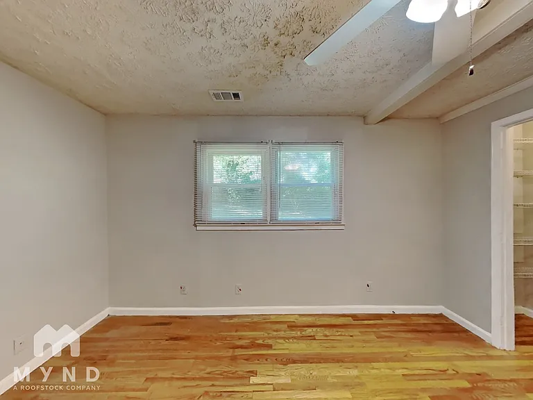 668 Scott Cir — Photo 10