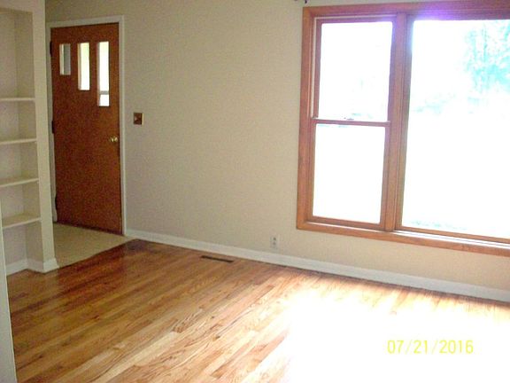 2nd image of 110 W Greenwood St