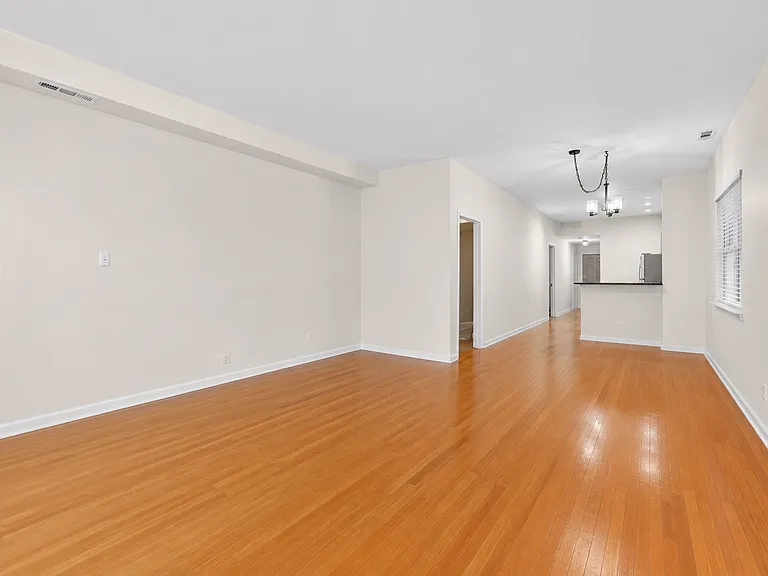 3115 N Oakley Ave #1 — Photo 2