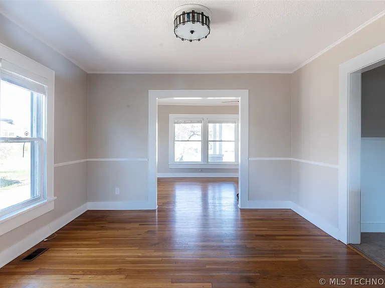 1836 E 16th St — Photo 11