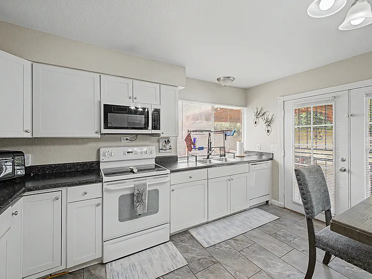 8932 N 56th Dr — Photo 13