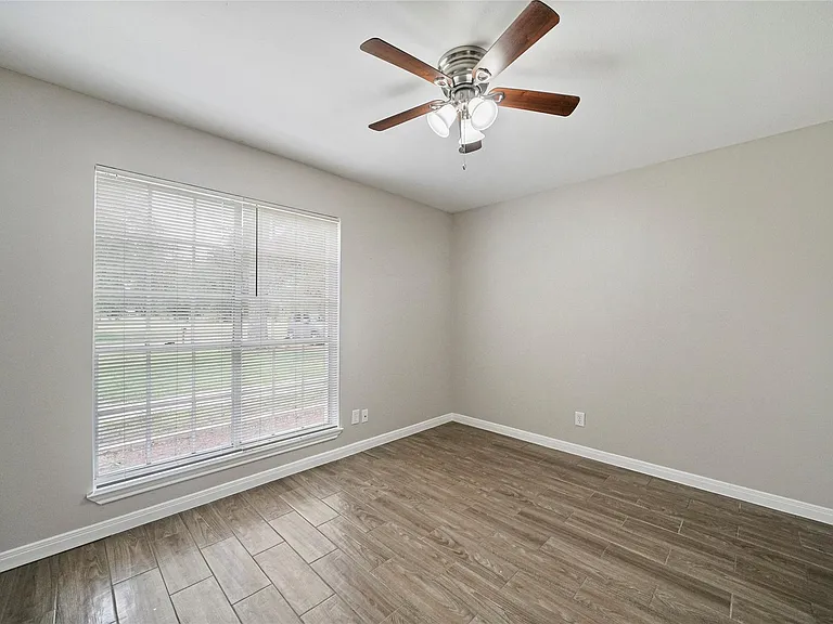 643 Ames St — Photo 11