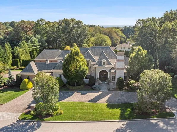 4 Pine Tree Ln, Lincoln, RI 02865