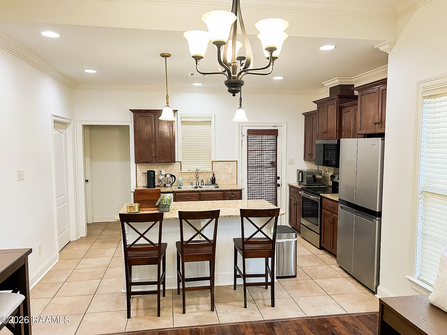3 bed, 2.0 bath, 1373 sqft, $2,500 — Photo 3