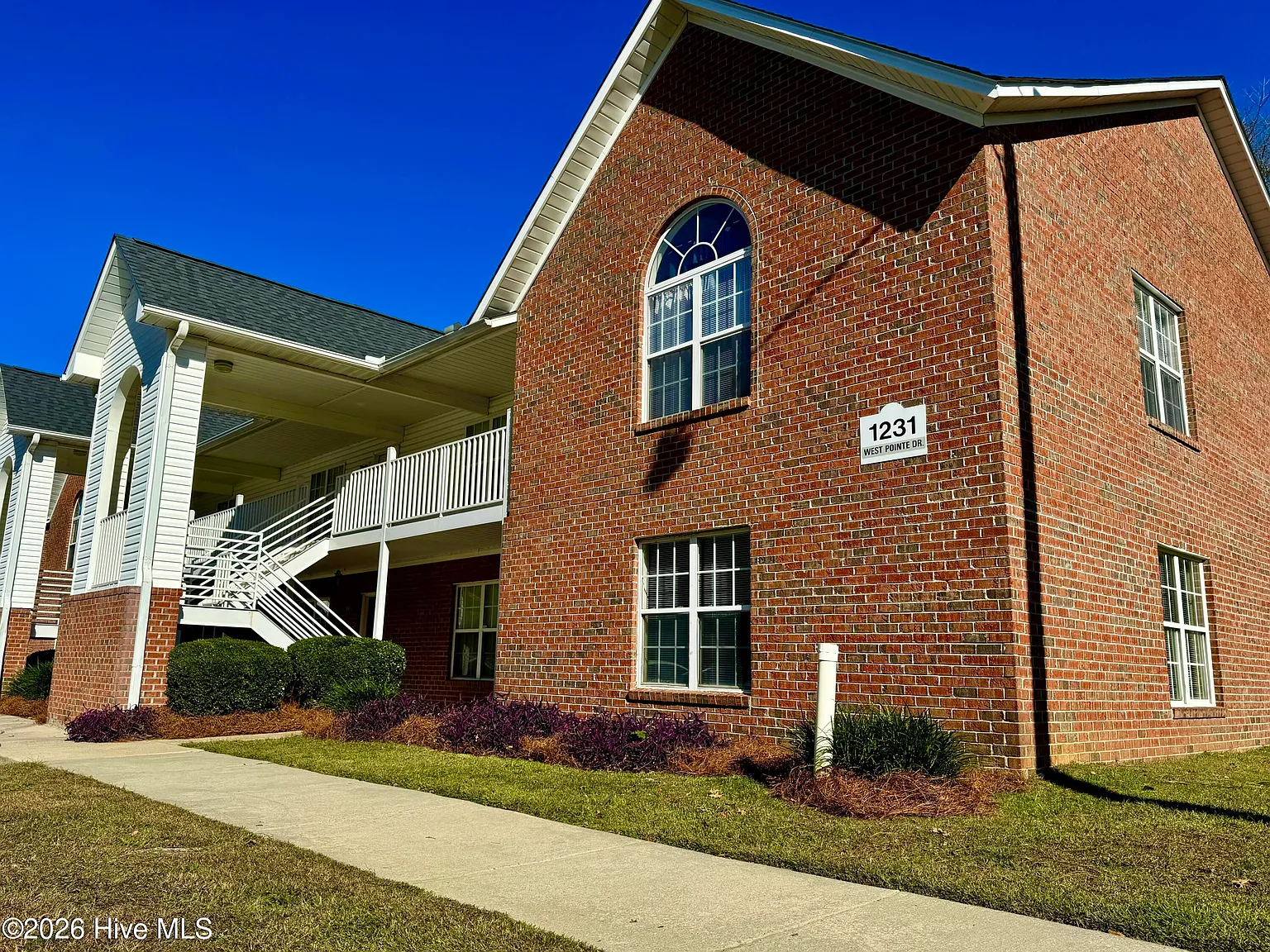 1 bed, 1.0 bath, $875 — Photo 1