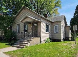 917 15th Ave, Menominee, MI 49858