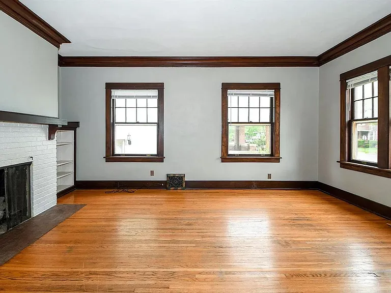 1628 W Callender Ave — Photo 3