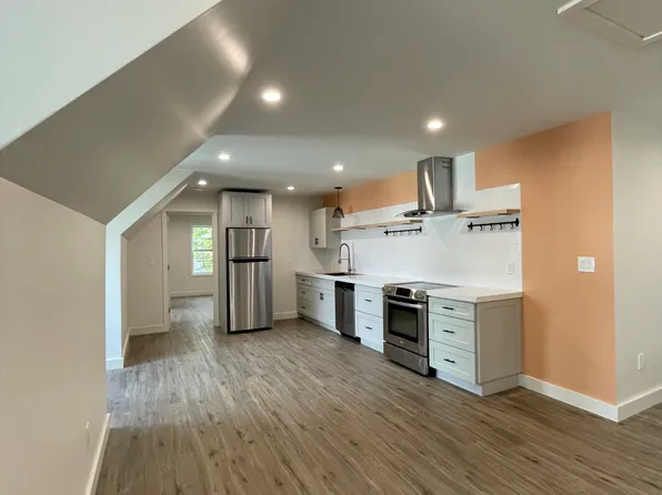 9415 Main St, Whitmore Lake, MI 48189