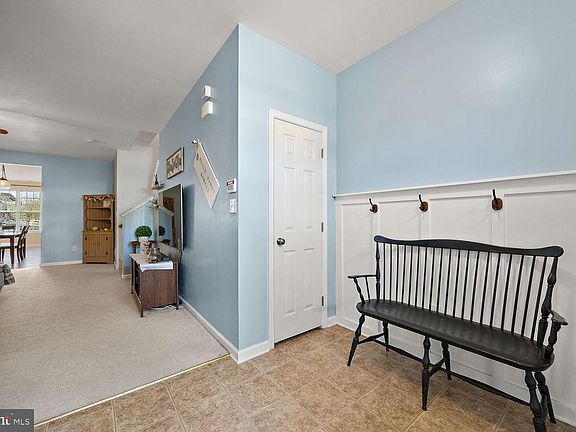 3rd image of 944 Lansdowne Rd