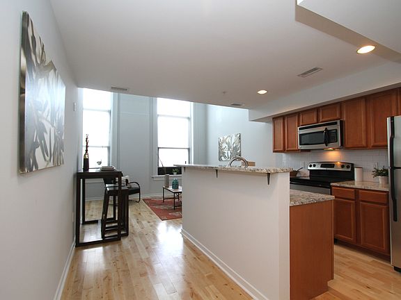 5th image of 2115 South St APT 214