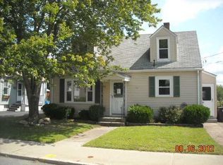 748 Manville Rd, Woonsocket, RI 02895