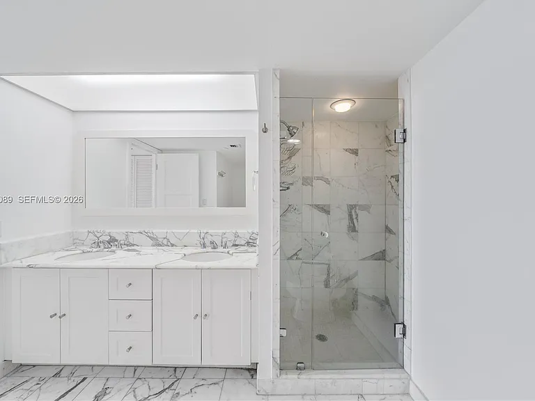 400 S Pointe Dr #409 — Photo 26