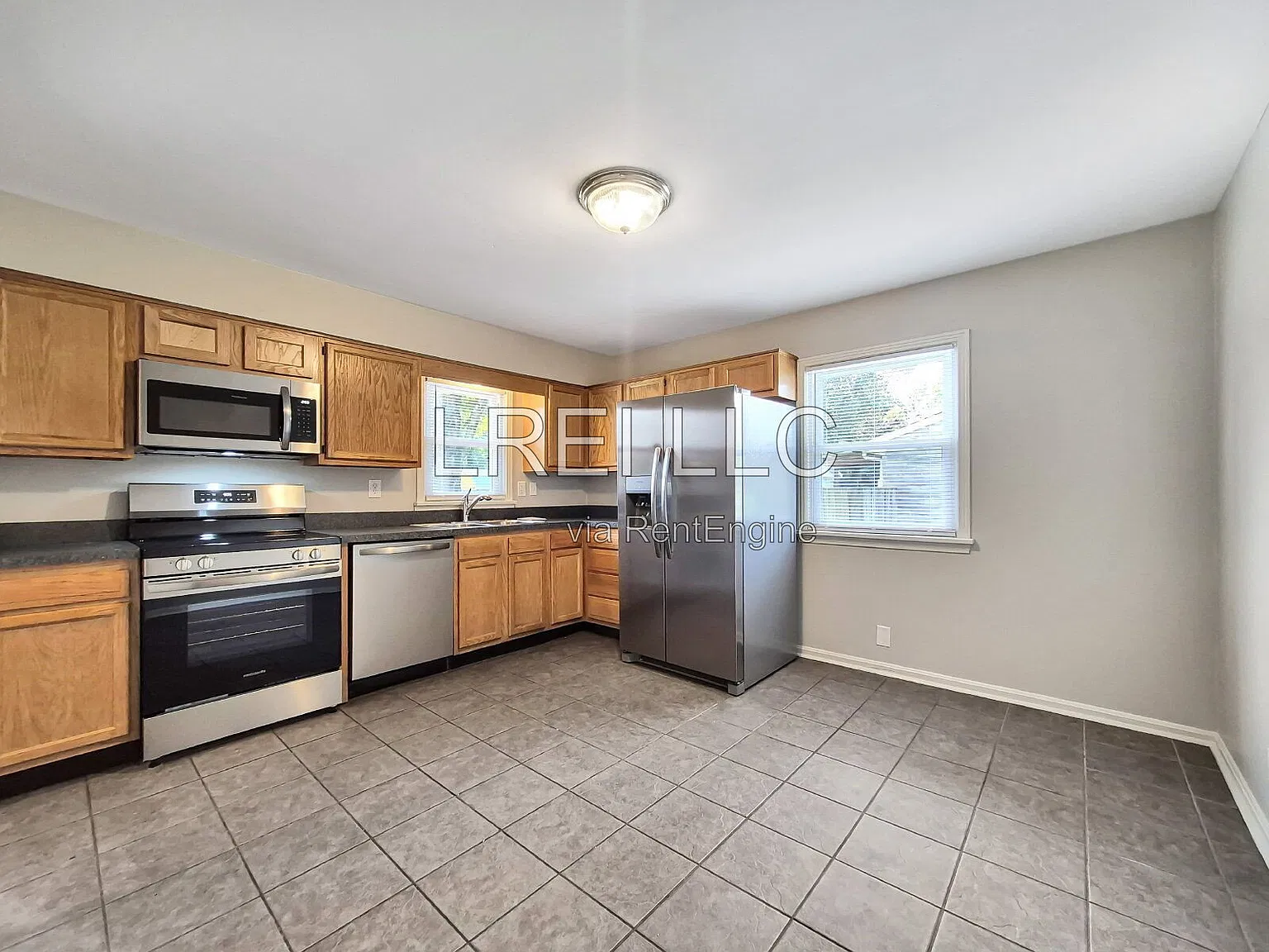 4 bed, 1.0 bath, 1026 sqft, $1,575 — Photo 3