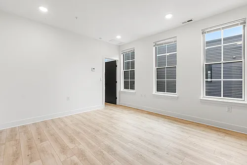 943 Washington Ave #402 Photo 1