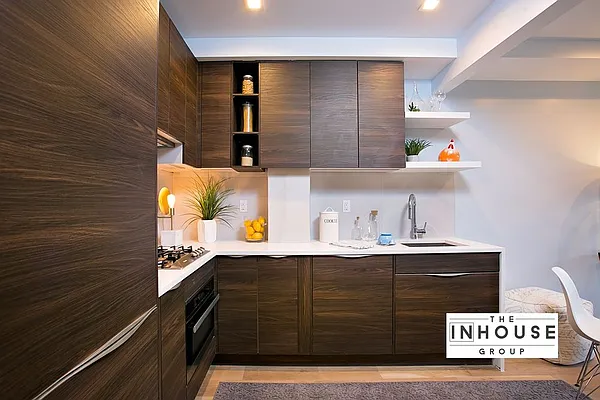 Sold by The In House Group | media 8