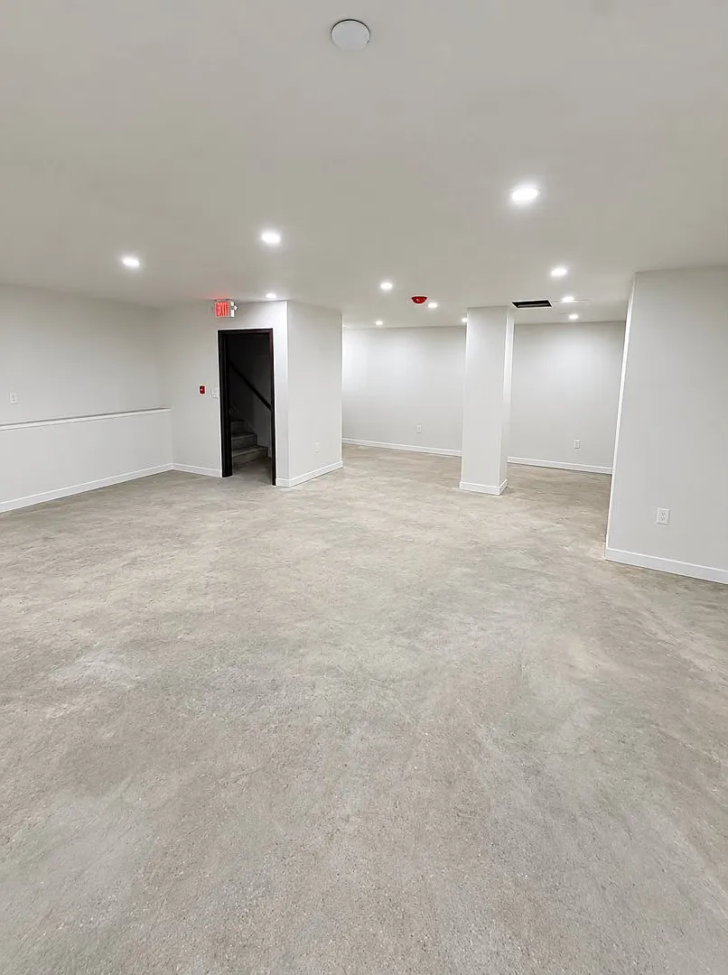 Studio, $5,000 — Photo 1