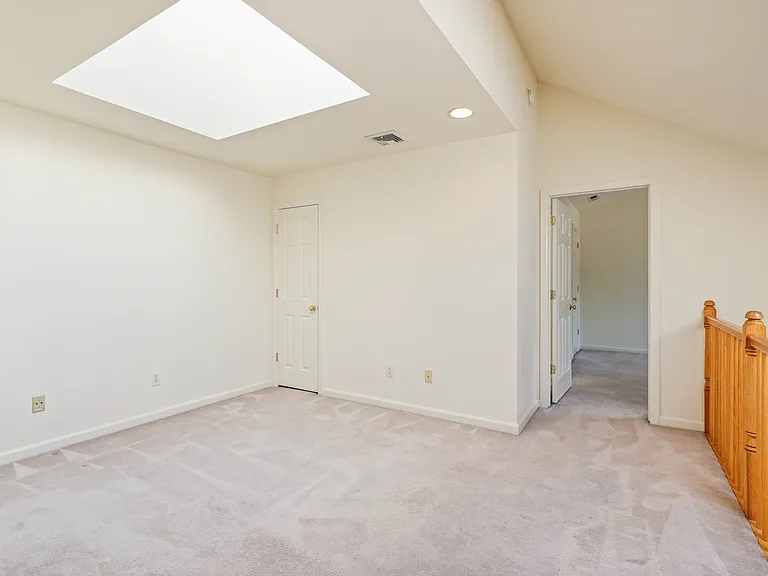 2435 Bedford St #21 — Photo 12