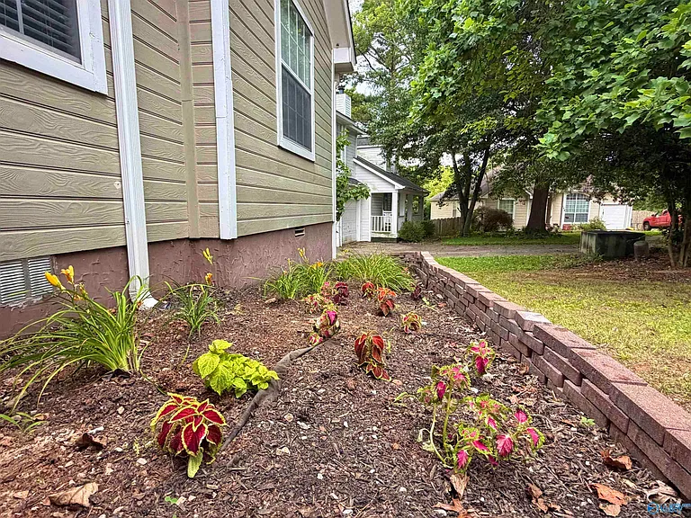 105 Sugarwood Ct — Photo 3