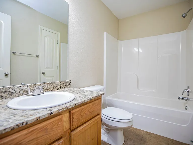 131 Foxglove St — Photo 10