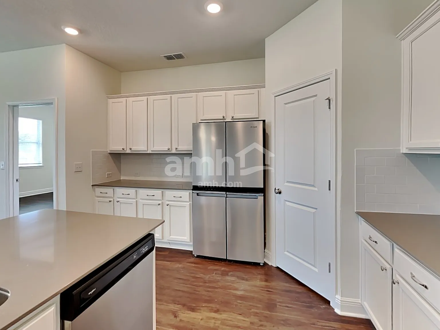 3 bed, 2.0 bath, 1700 sqft, $2,585 — Photo 3