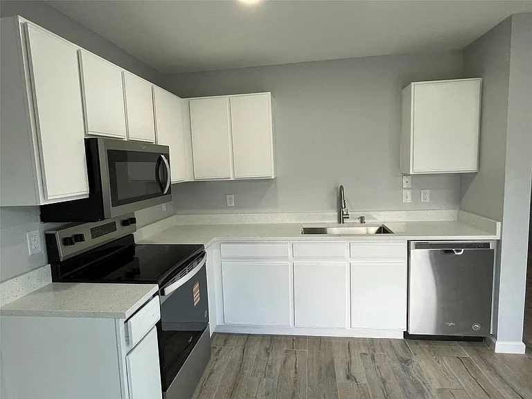 2911 Donnell Dr — Photo 4