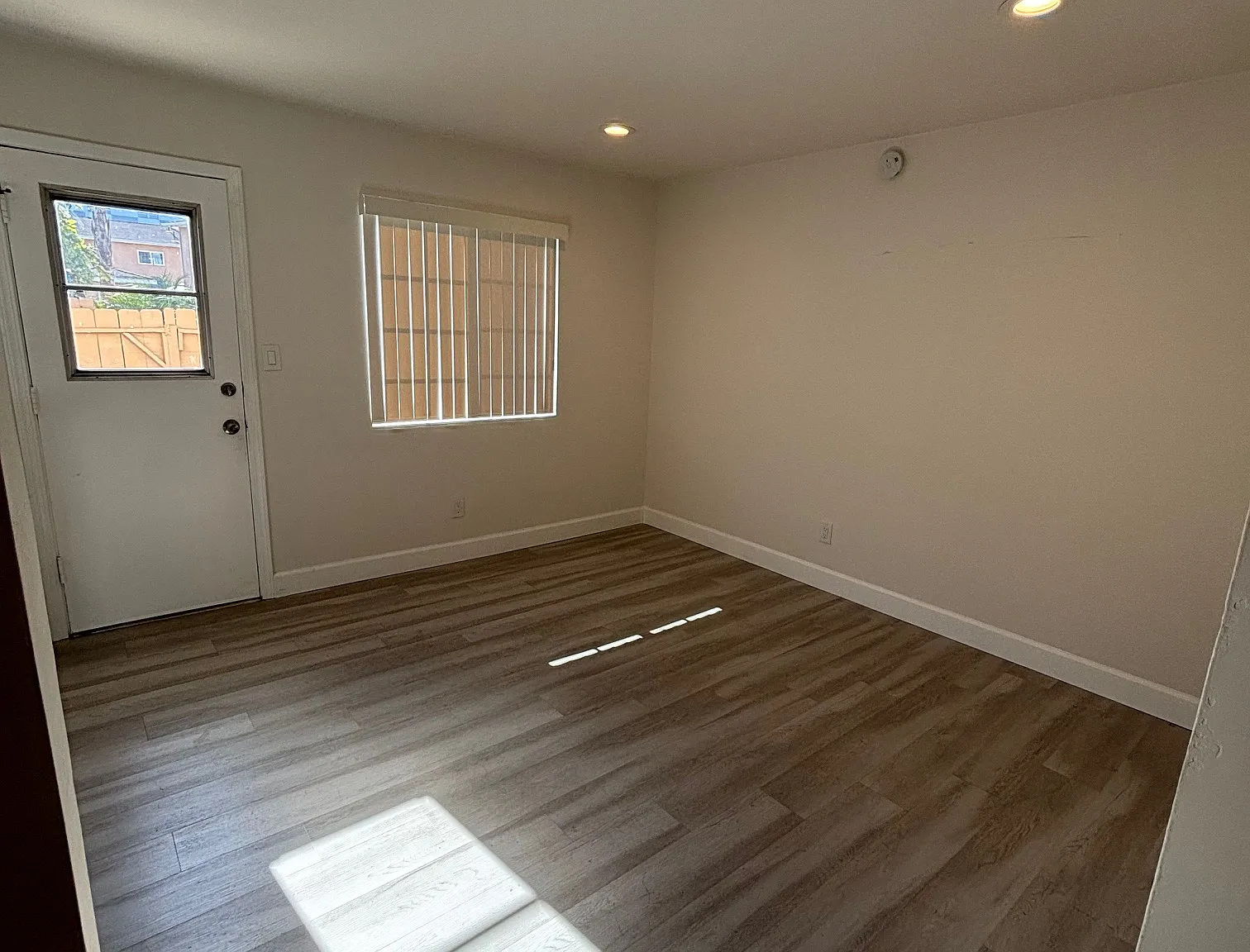 3 bed, 1.5 bath, 1050 sqft, $3,200 — Photo 4