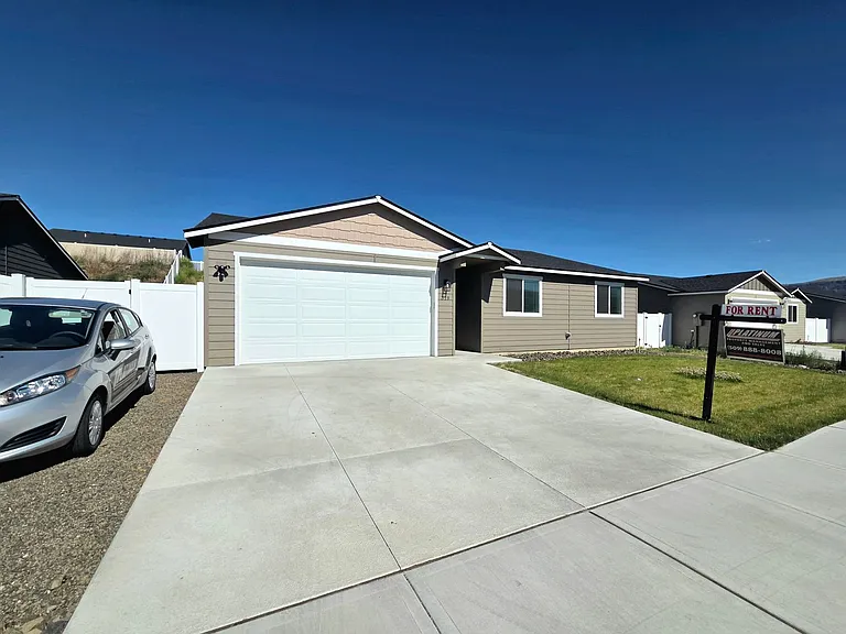319 S Nevada Ave — Photo 7