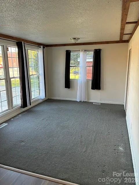 3 bed, 1.0 bath, 873 sqft, $1,500 — Photo 4