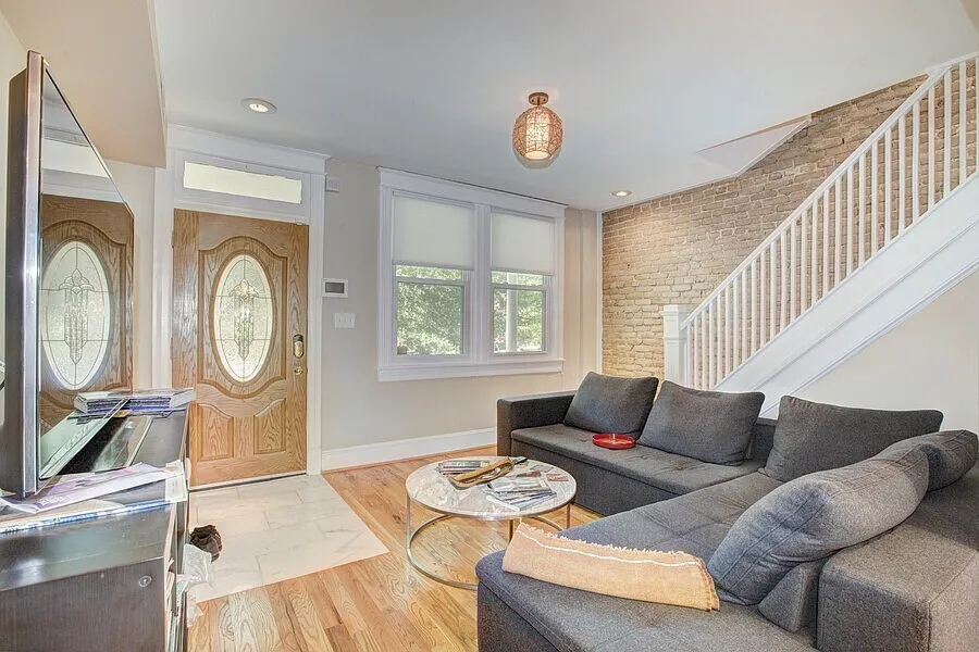Modern Petworth Rowhome Perfect for Commuters! Off-street parking! — Photo 4