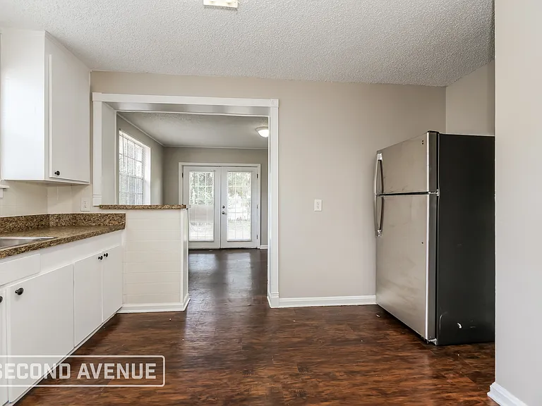 1021 Lake Forest Blvd — Photo 9