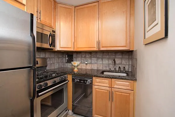 Rented by Keller Williams NYC | media 20