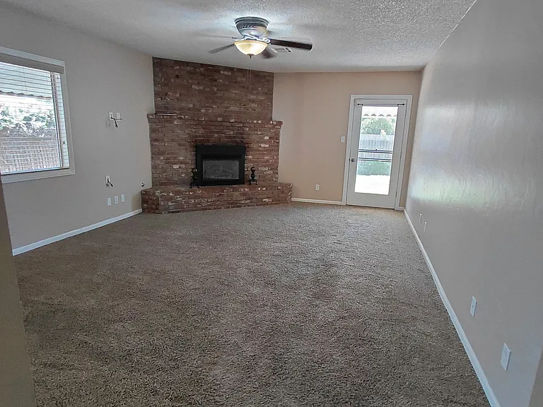 551 Auburn St — Photo 14