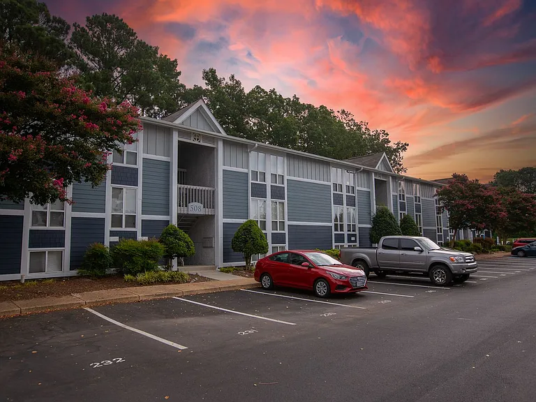 Chapel Lake Apartments — Photo 31