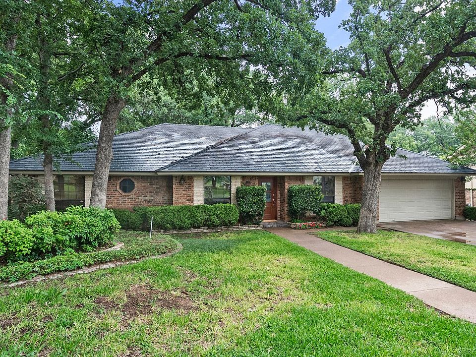 1st image of 4115 Three Oaks Dr